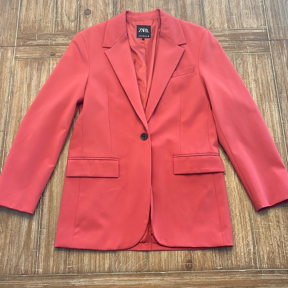Pink, ZARA blazer features a single-button closure.